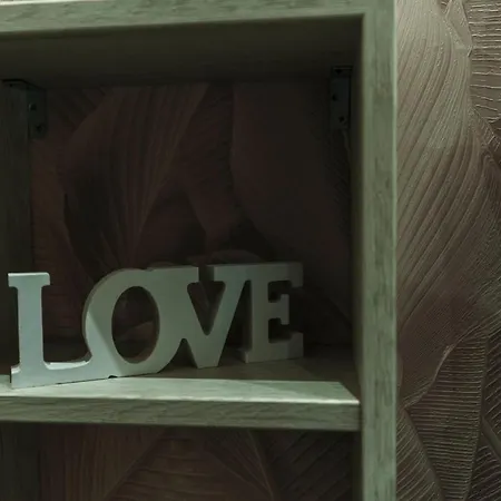 Julia Luxury 招待所